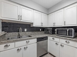 Building Photo - 2647 Marilee Ln