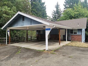 Building Photo - 1112 Shorewood Dr