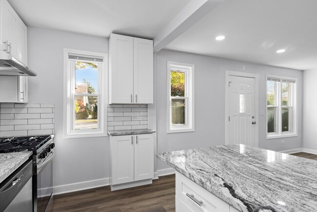 Building Photo - 1830 White St