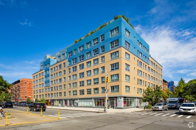 Building Photo - Aurum