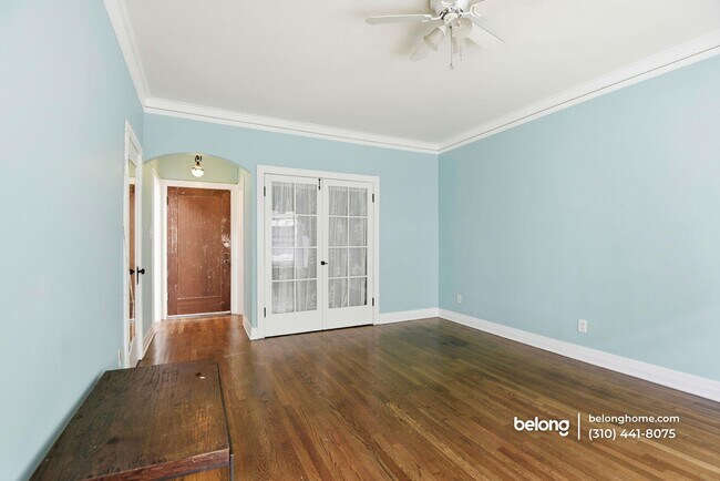 Foto del edificio - 2121 James M Wood Blvd