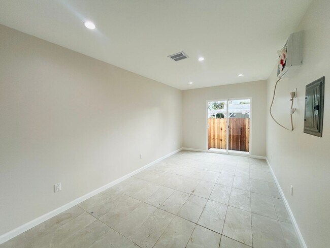 Foto del edificio - 14210 Sylvan St
