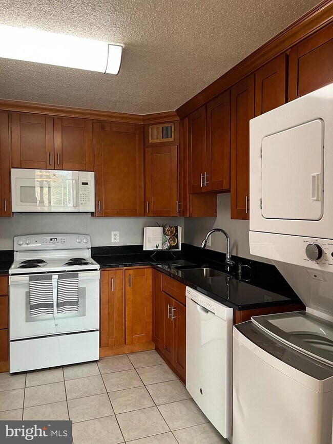 Foto del edificio - 6800 Fleetwood Rd