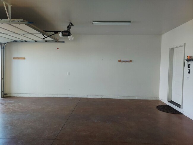 Foto del edificio - 3 bedroom 2 bath home in Manhattan