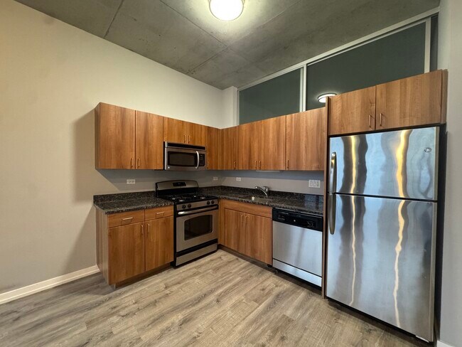 Building Photo - 235 W Van Buren St