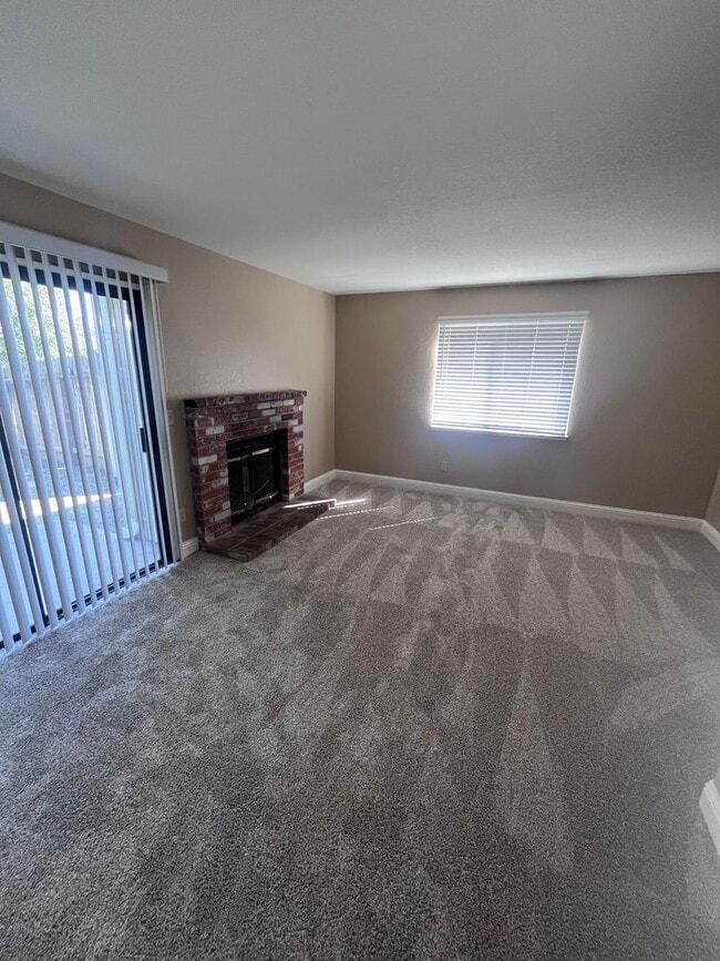 Building Photo - NICE SPACIOUS TWO-STORY DUPLEX IN NATOMAS!!
