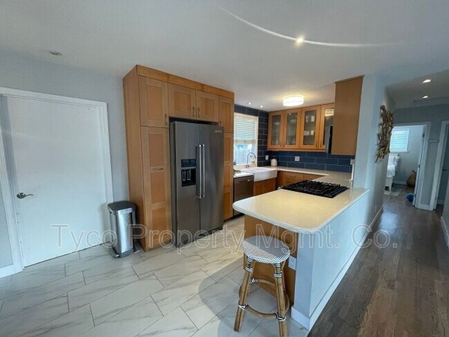 Foto del edificio - 392 Bonito Ave