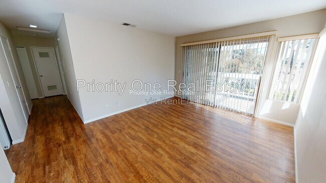 Foto del edificio - 669 Diamond Way