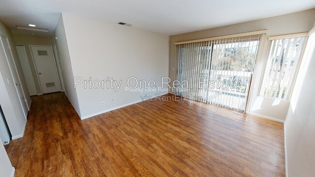 Building Photo - 669 Diamond Way