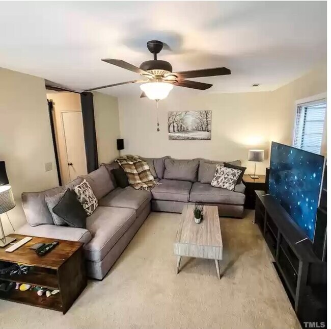 Foto del edificio - 104 Inverness Ct