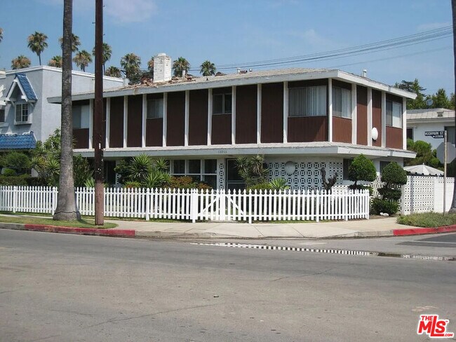 Foto del edificio - 13203 Moorpark St