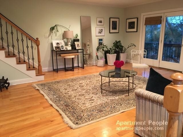 Building Photo - 3 BED 3 BATH DUPLEX DOG FRIENDLY LOGAN SQUARE