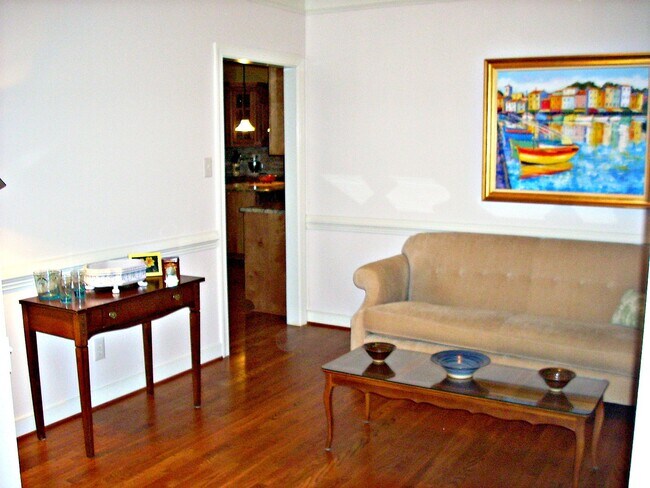 Foto del edificio - 3-4 BR / 2.5 BA Lovely Two-Story in The Highlands