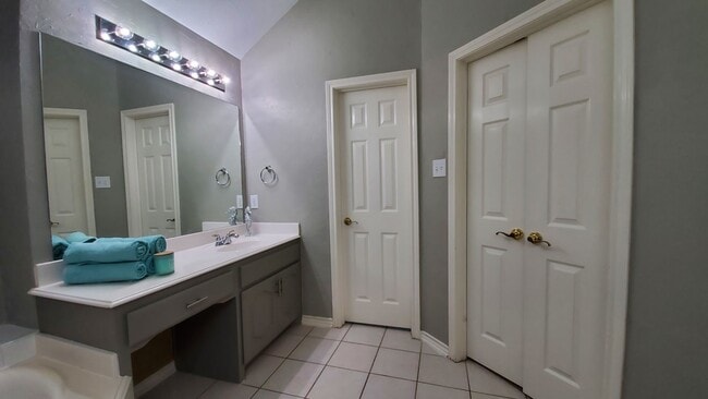 Foto del edificio - 1411 Pine Mills Dr