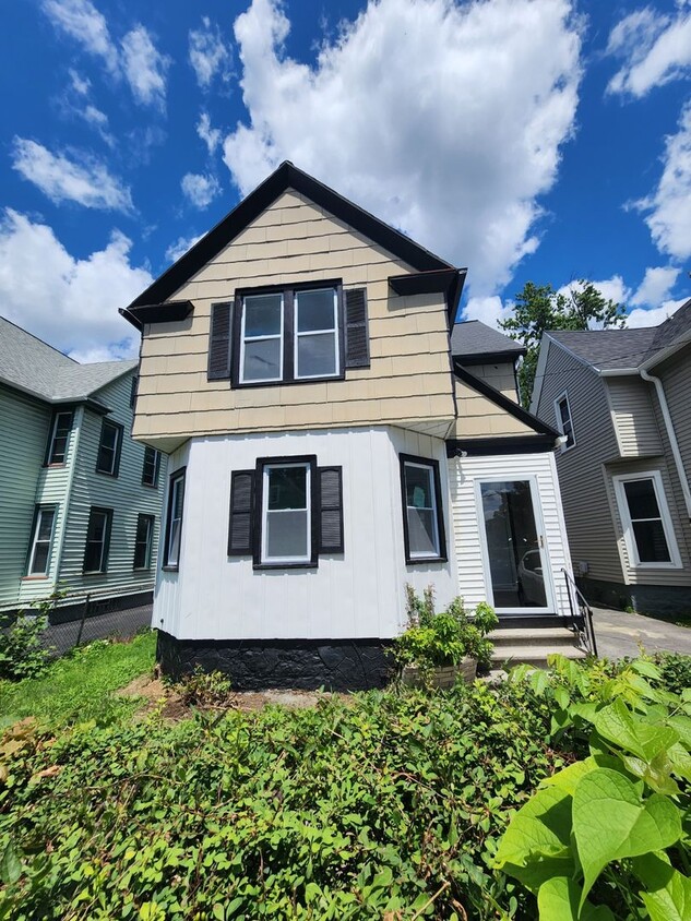 Primary Photo - Four Bedroom, Two Full Bath Single Family ...