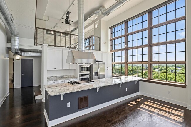Foto del edificio - 715 N Graham St