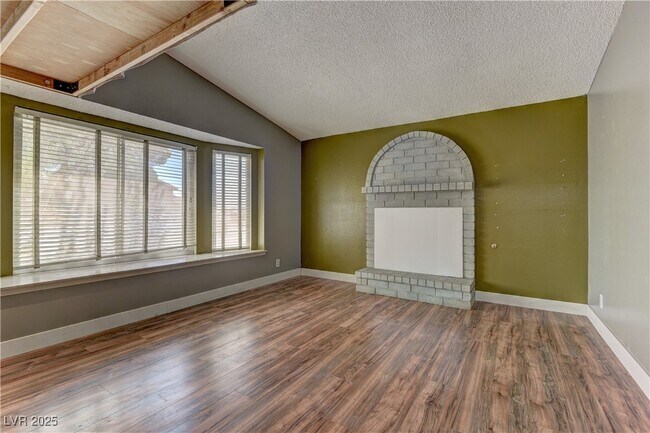 Building Photo - 3959 Avila St
