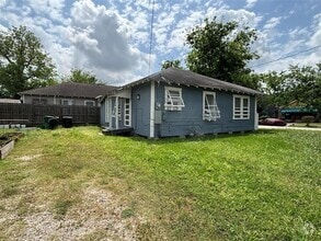 Building Photo - 3301 Dennis St