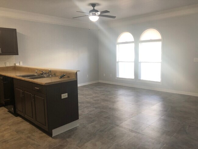 Foto del edificio - 8082 Veterans Pkwy
