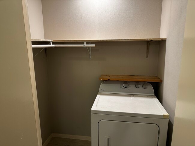 Building Photo - 2404 Parker Ln