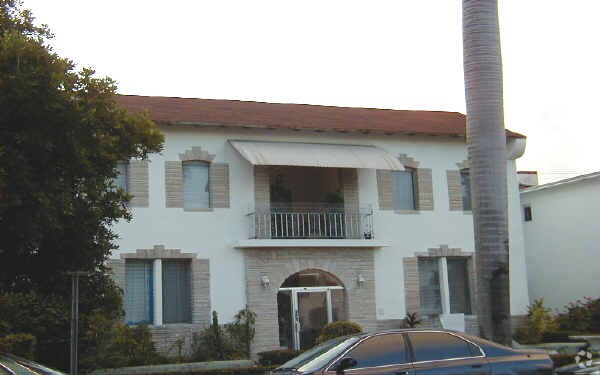 Primary Photo - 927 Euclid Ave