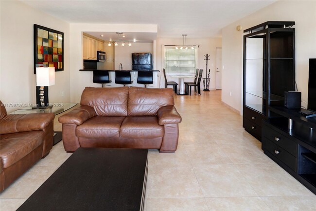 Foto del edificio - 220 Kings Point Dr