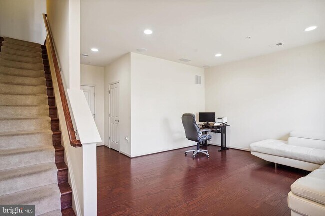 Building Photo - 13957 Estuary Dr