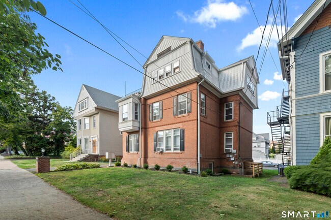 Foto del edificio - 251 Lawrence St