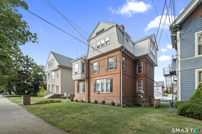 Building Photo - 251 Lawrence St