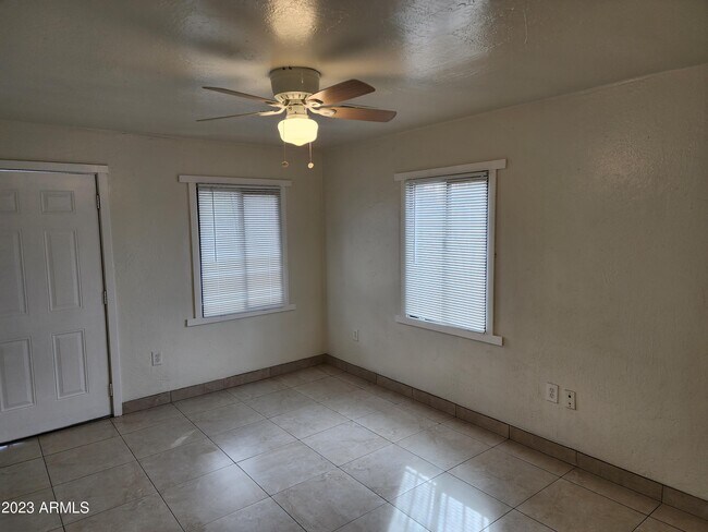 Foto del edificio - 2540 West Campbell Ave