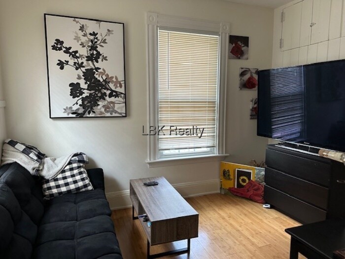Primary Photo - 9 Mt Ida St