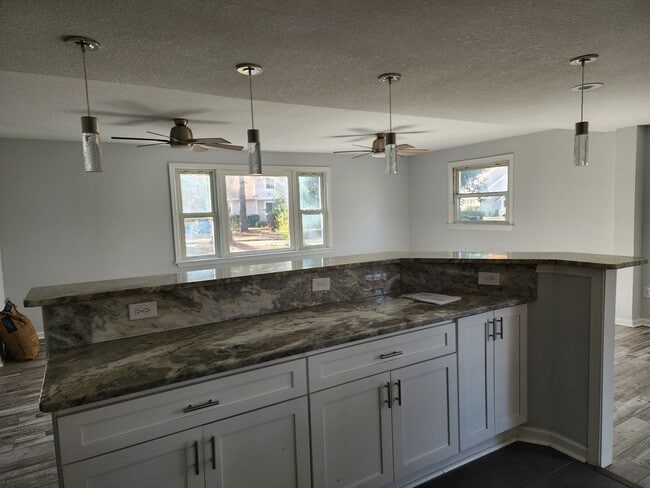 Building Photo - 2550 Reagan Ave