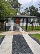 Building Photo - 425 Plymouth St