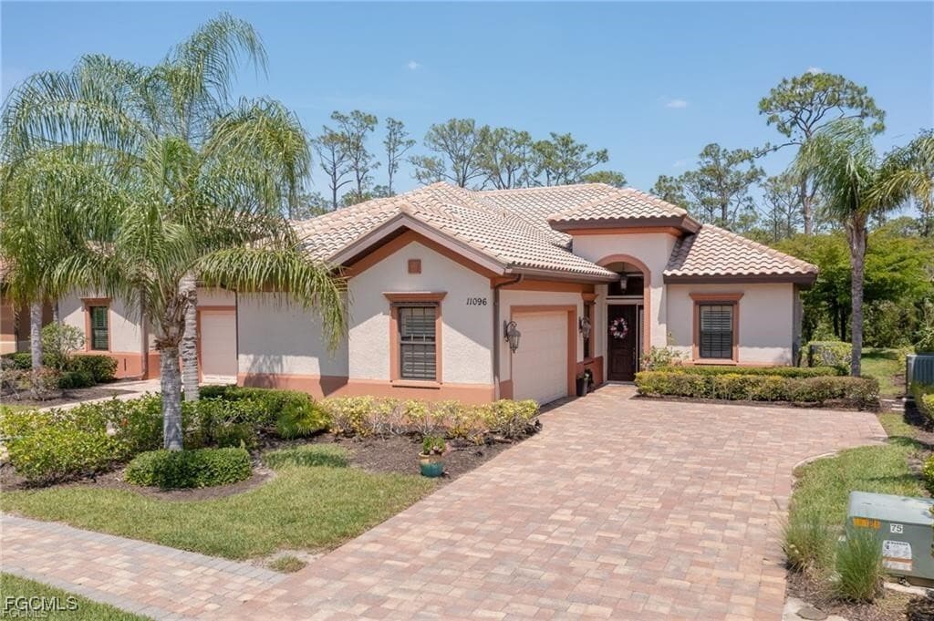 Foto principal - 11096 Esteban Dr