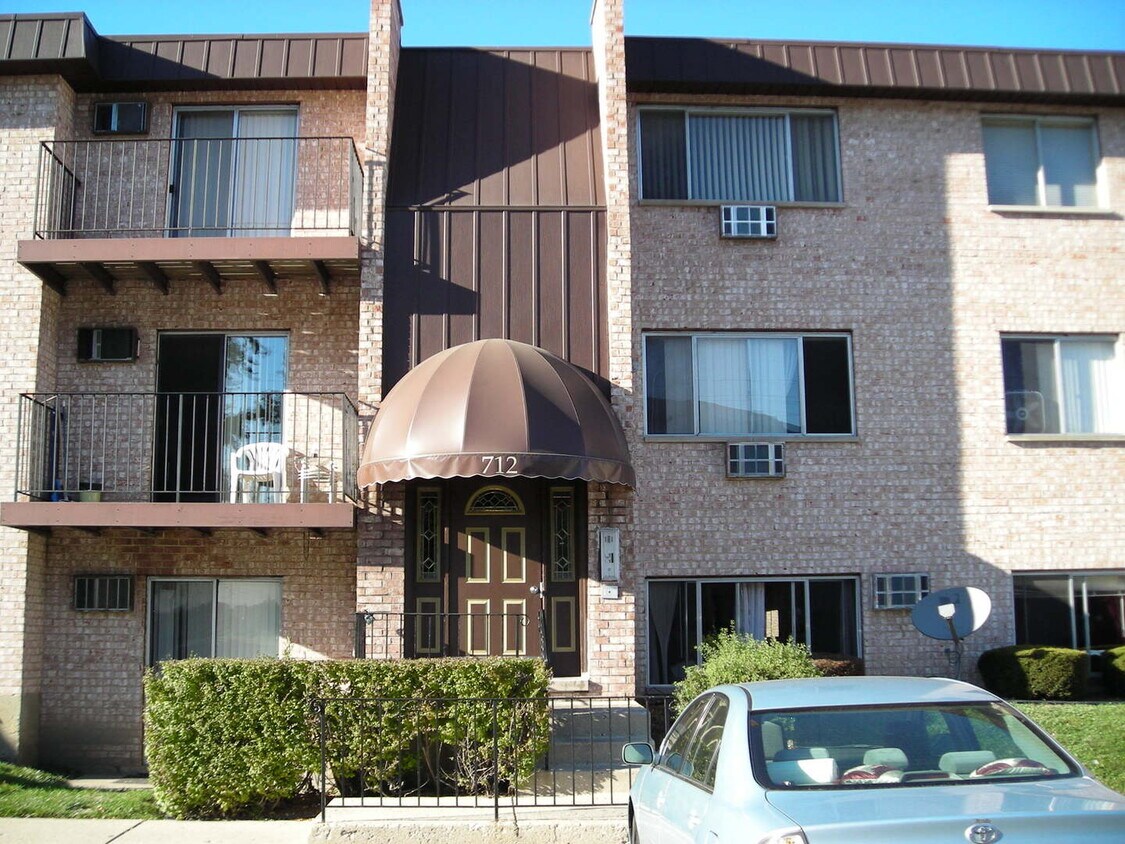 712 W Huntington Commons Rd Unit 1A, Mount Prospect, IL 60056 Condo