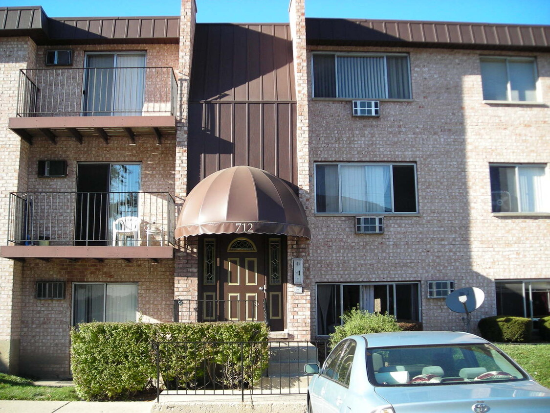 Primary Photo - 712 W Huntington Commons Rd
