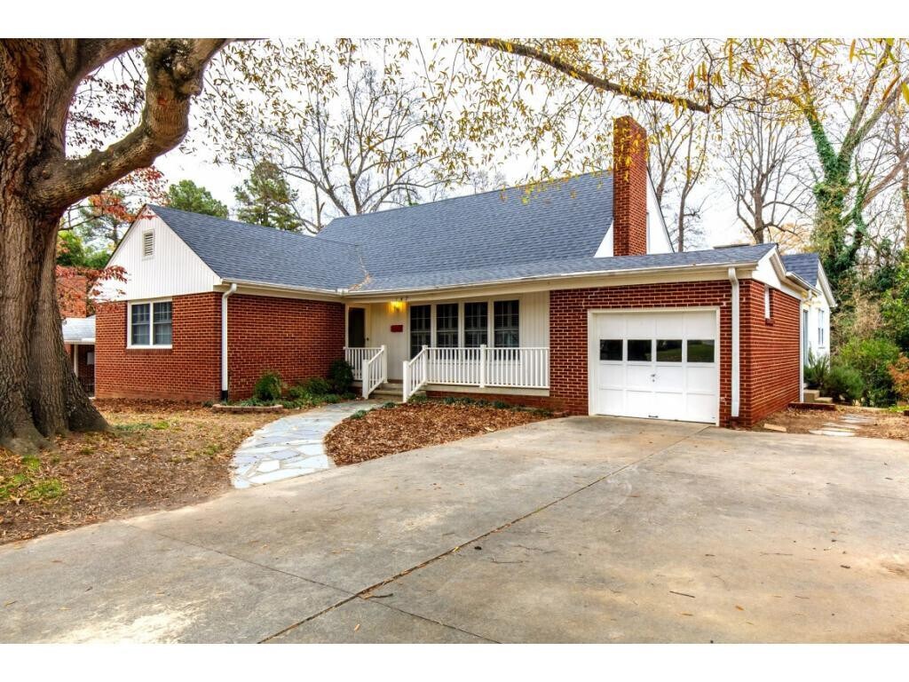 Foto principal - 147 Tarleton Ave