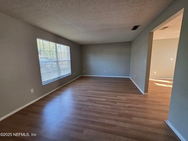 Foto del edificio - 2709 Julie Ln