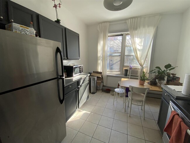 Building Photo - 159 1st St