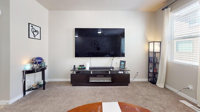 Foto del edificio - Spacious Townhome - 4 Bedrooms/3 Baths in South Jordan