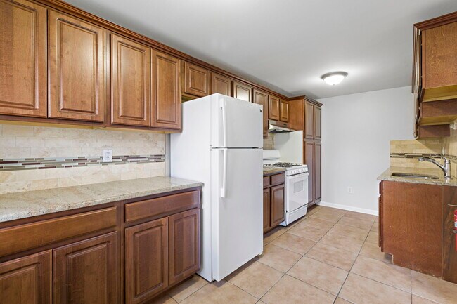 Building Photo - 219 Riverview Pl