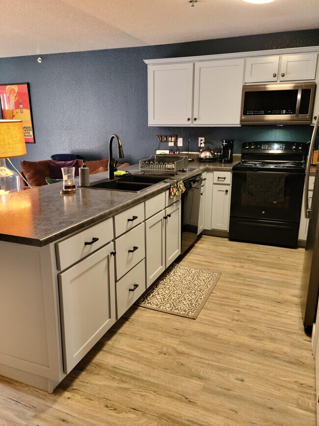 Foto del edificio - 175 Hurd Ln