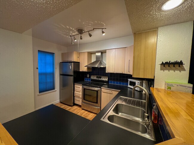 Building Photo - 99 Spyglass Cir