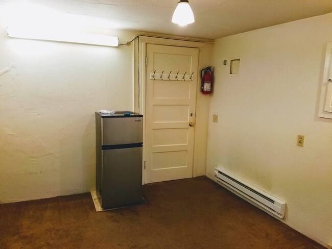 Building Photo - 1 br, 1 bath House - 1458 1/2 Pearl St #3