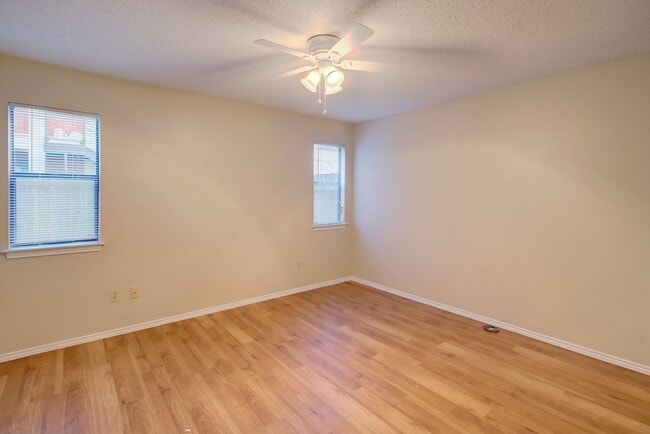 Foto del edificio - What an AMAZING place to call HOME!!!