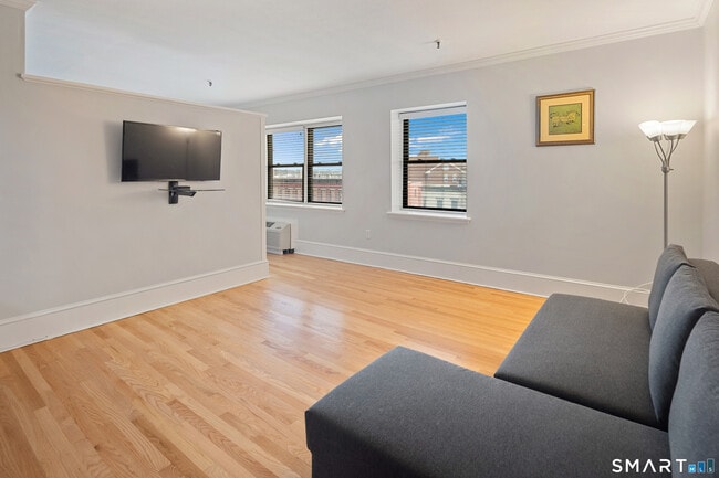 Building Photo - 32 Haviland St