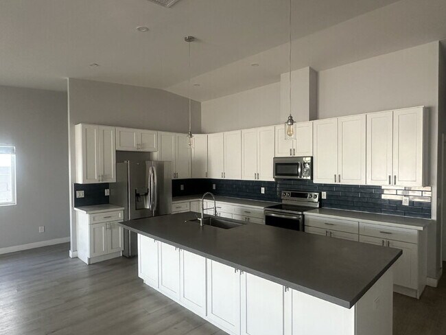 Foto del edificio - 2527 E Broadway Rd