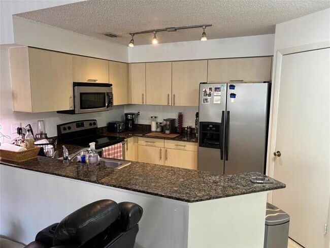 Foto del edificio - 2445 SW 18th Terrace