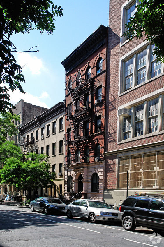 Primary Photo - 312 W 21st St