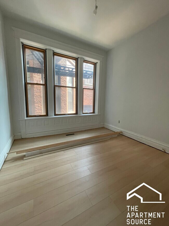 Building Photo - 535 W Wrightwood Ave